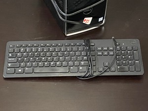lot 33 image: Dell Inspiron D19M Computer With Keyboard