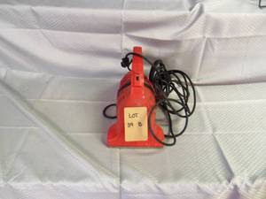 Dirt Devil Vaccum red WORKS...