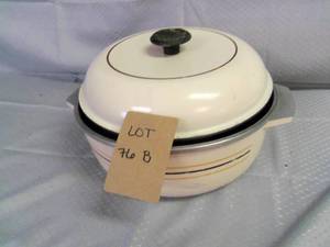 Vintage cream Color pot with handle...