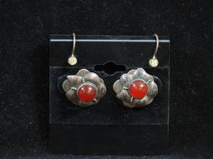 lot 79 image: 2 Pair of Sterling Silver Earrings