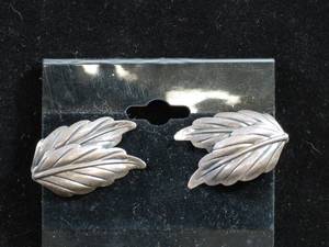 lot 84 image: Vintage Danecraft Sterling Silver Screw Clamp Earrings