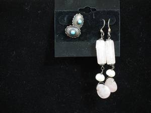 lot 76 image: 2 Pair of Handmade Earrings