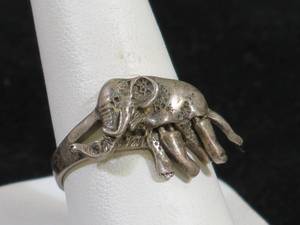 lot 7 image: Ladies Sterling Silver Elephant Ring with Movable Parts