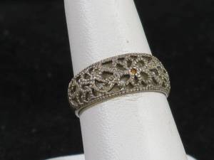 lot 14 image: Ladies Sterling Silver Flower Theme Ring