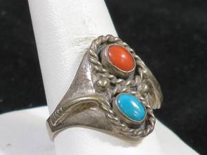 lot 1 image: Artisan Ladies Turquoise Ring - Appears Native American