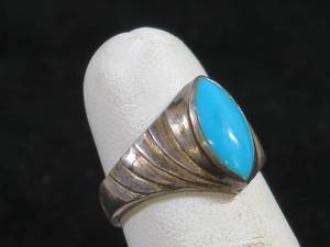 lot 2 image: Ladies Sterling Silver Turquoise Ring