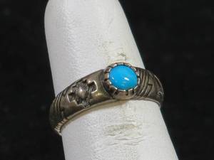 lot 3 image: Native American Artisan Sterling Silver Turquoise Ring