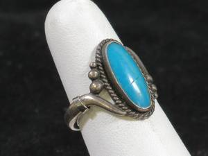 lot 4 image: Bell Trading Post Ladies Sterling Silver Turquoise Ring