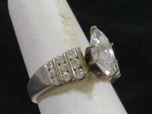 lot 26 image: Ladies Sterling Silver Cocktail Ring