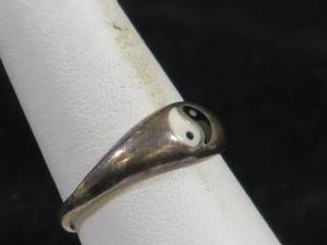 lot 27 image: Sterling Silver Ring with Inset Yin Yang Symbol