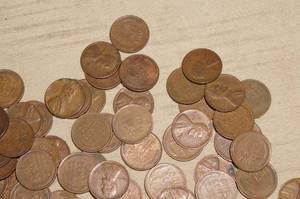 lot 120 image: Bag of 100 Wheat Pennies - 1940s