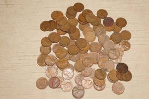 lot 122 image: Bag of 100 Wheat Pennies - 1940s