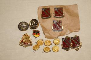 lot 32 image: Military Pins and Buttons - Believed Desert Storm Era