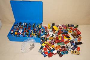 lot 76 image: Assorted Hot Wheels Cars with Carry Case