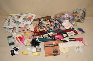 lot 141 image: Thread and Sewing Accessories