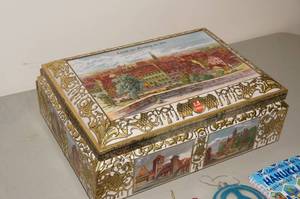 lot 124 image: Schmidt Beer Tin with Christmas and Hannukah Decorations