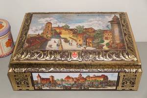 lot 126 image: Schmidt Beer Tin with Christmas Decorations - M&Ms