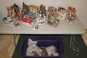 lot 176 image: Christmas Village Buildings