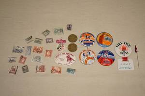 lot 146 image: Vintage Macalester and Winter Carnival Buttons