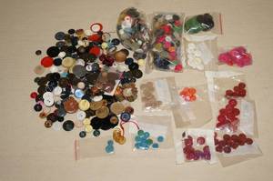 lot 142 image: Antique Buttons, Many Matching