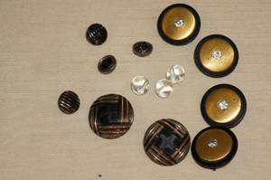 lot 144 image: Glass and Metal Button Pairs and Sets
