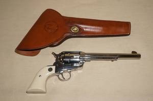 lot 1 image: Ruger Vaquero .44 Mag Stainless Revolver with Leather Holster