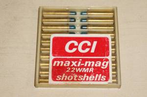 lot 100 image: Box of 20 CCI Maxi-mag .22 WMR Shotshells