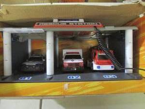 lot 4 image: Rescue Station open box...