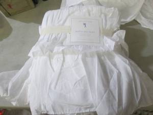 lot 22 image: Ruffled Queen Bed Skirt Pottery Bar...