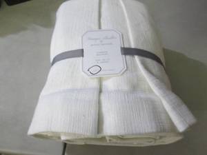 lot 24 image: Full Garden Bedskirt Pottery Barn K...