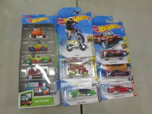 lot 48 image: 11 Hot Wheels...