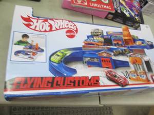lot 61 image: Hot Wheels Sto & Go...