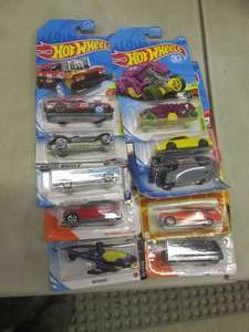 lot 65 image: 10 Hot Wheels Match Box...