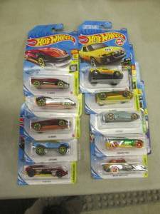 lot 67 image: 10 Hot Wheels...