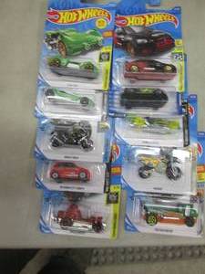 lot 69 image: 10 Hot Wheels...