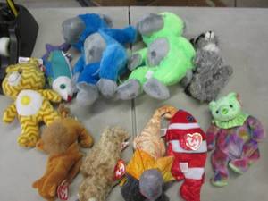 lot 161 image: 10 Small Plush & Beanie Babies...