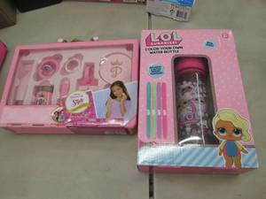 lot 209 image: Princess Makeup Beauty Tote, Color ...
