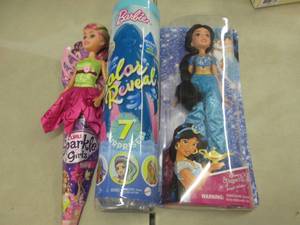 lot 210 image: 3 Assorted Fashion Dolls...