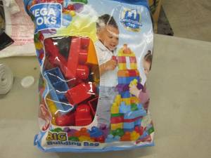 lot 225 image: Mega Bloks ...