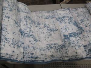 lot 346 image: Sofia Collection 6 ft Runner...