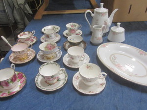lot 23 image: China with Crown Ming & Bone
