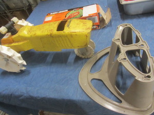 lot 32 image: Tractor Spinkler, Shears