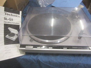 lot 44 image: Technics Turntable