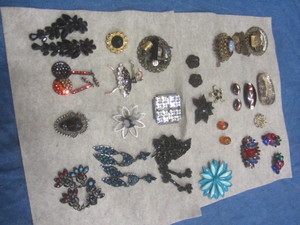 lot 75 image: Costume Jewelry