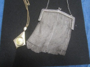 lot 81 image: Whiting & Davis Purse