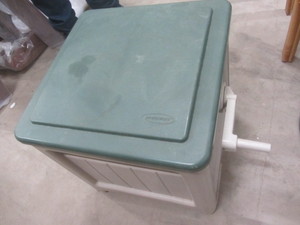 lot 100 image: Suncast Hose Reel Box