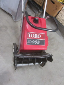lot 102 image: Toro Snow Thrower