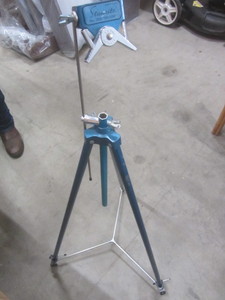 lot 114 image: Aluminum Easel