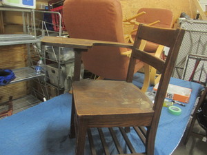 lot 117 image: Oak Student Chair
