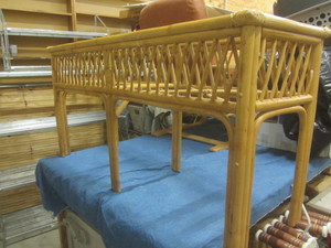 lot 3 image: Rattan Sofa Table